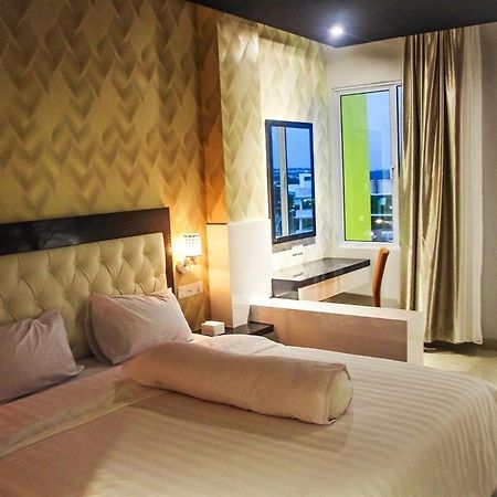 Kaliban Hotel Batam Екстериор снимка
