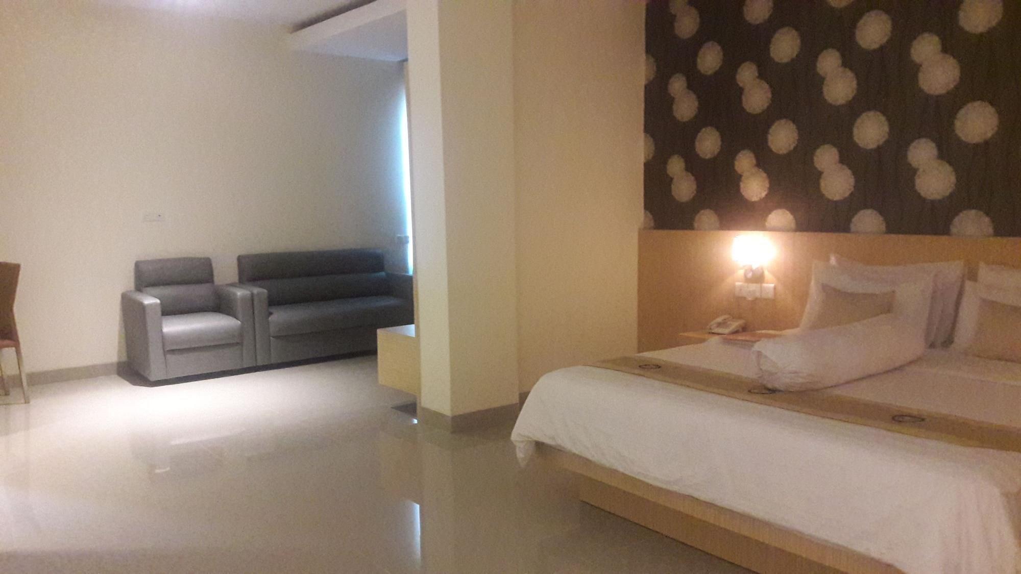 Kaliban Hotel Batam Екстериор снимка
