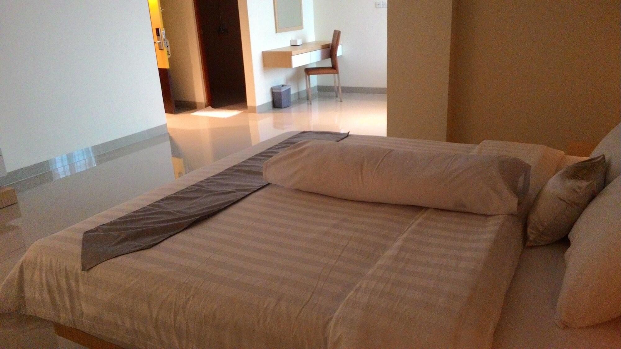 Kaliban Hotel Batam Екстериор снимка