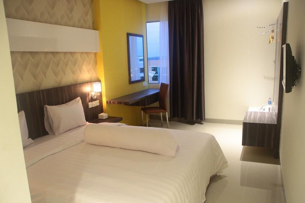 Kaliban Hotel Batam Екстериор снимка