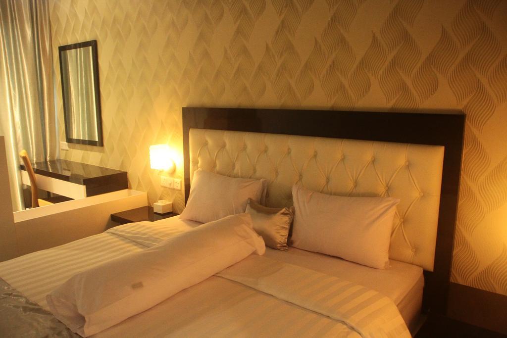 Kaliban Hotel Batam Екстериор снимка