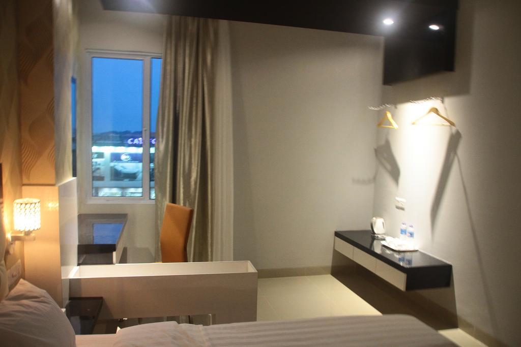 Kaliban Hotel Batam Екстериор снимка