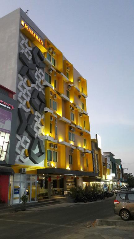 Kaliban Hotel Batam Екстериор снимка