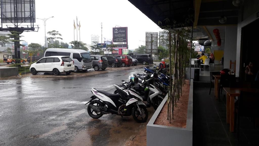 Kaliban Hotel Batam Екстериор снимка