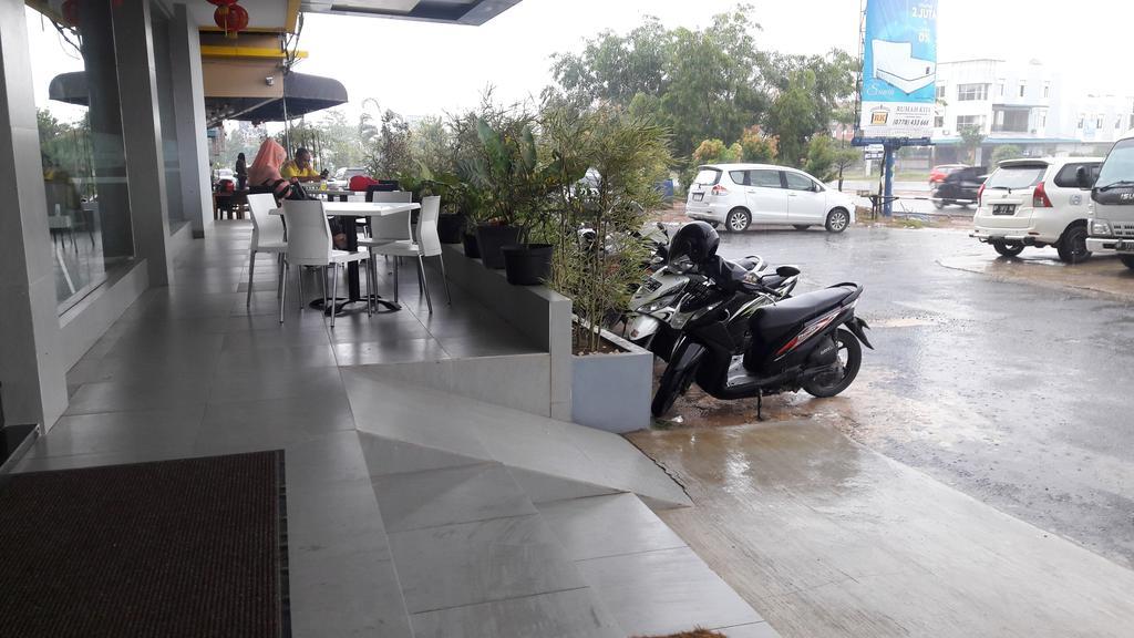 Kaliban Hotel Batam Екстериор снимка